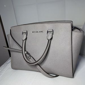 ✨MICHEAL KORS Selma Satchel✨
